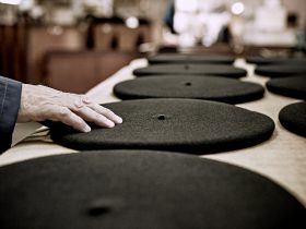 Laulhere savoir faire handcrafted made in france artisanat beret