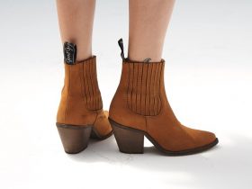 Good Guys Don't Wear Leather Vegan Daisy